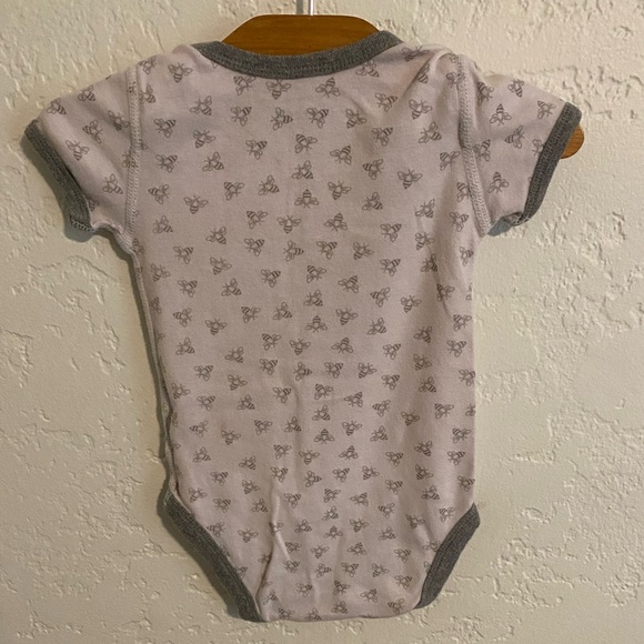 Burt’s Bees bodysuit bundle of 3 (6-9 Months) - Picture 10 of 11